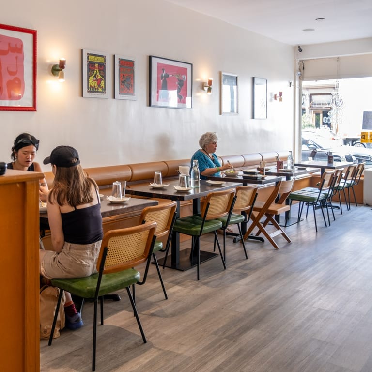 Vibrant Dining, Perfect For Everyone 👨‍👩‍👧‍👦