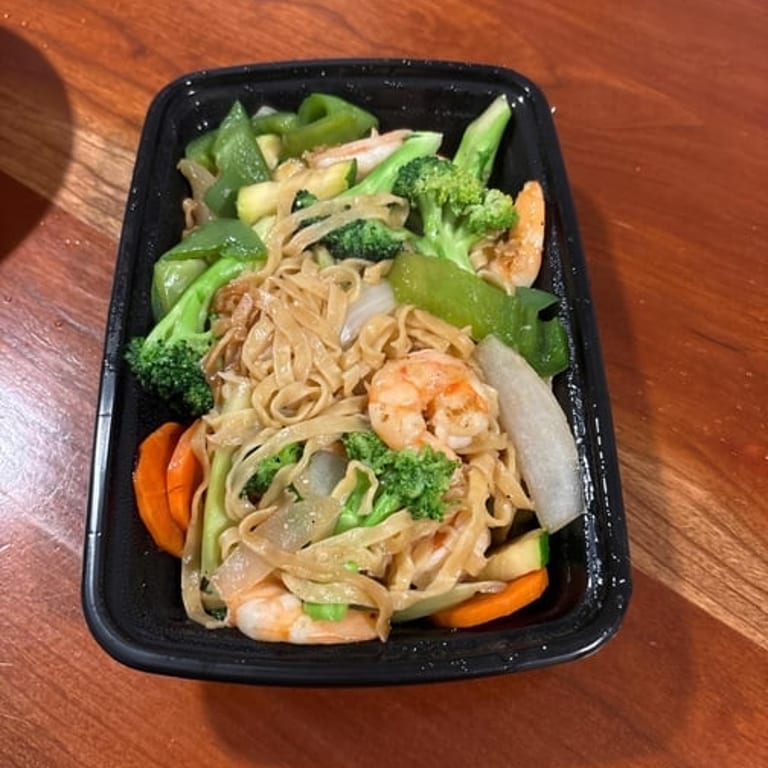 Noodle Delights: Vietnamese and Asian Favorites