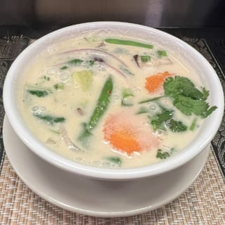Tom Kha 