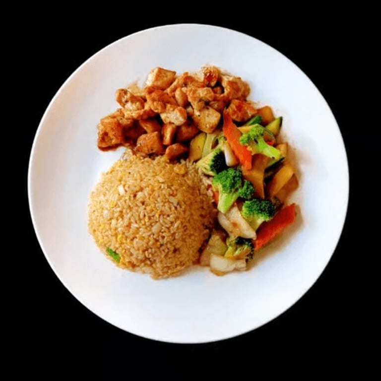 Savor Fresh Sashimi and Japanese Delicacies