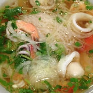 63. Pad Thai with Seafood (Pho Xao Do Bien)