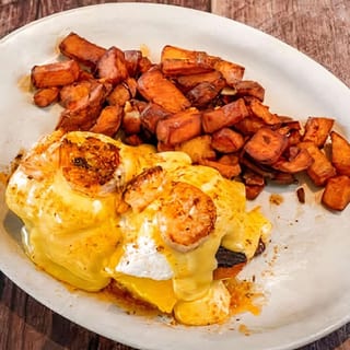 Cajun Shrimp and Grits Bennie