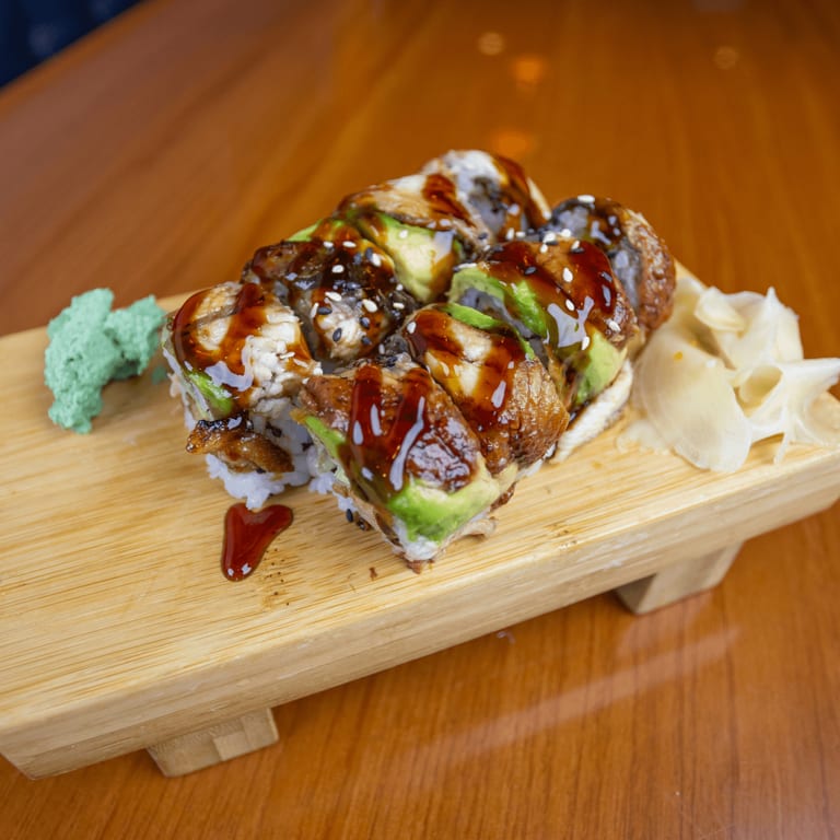 Delicious Dragon Roll: A Sushi Sensation