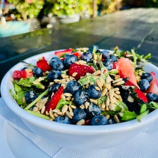 Kale-Berry Salad | GF