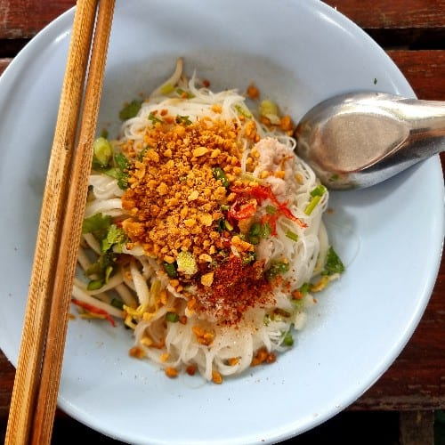 D7. Stir Fry Beef over Vermicelli (Bun Bo Xao).