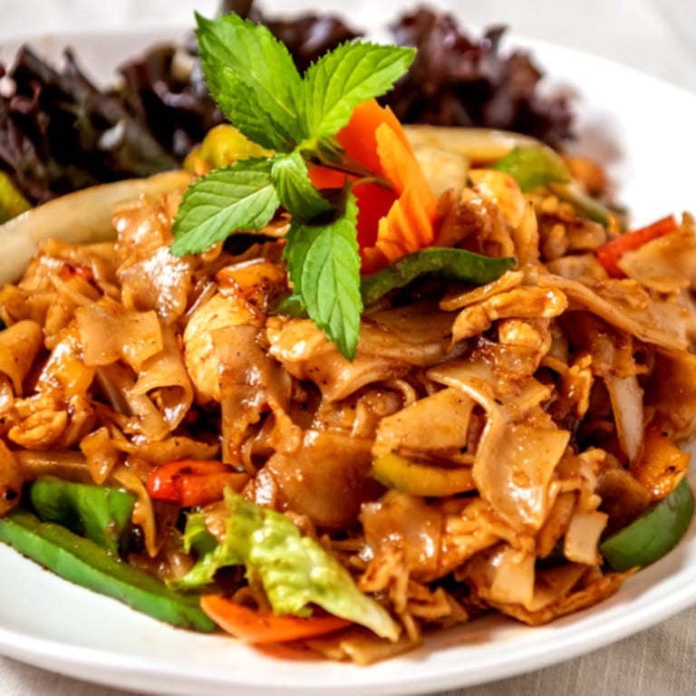 Experience Drunken Noodles Delight