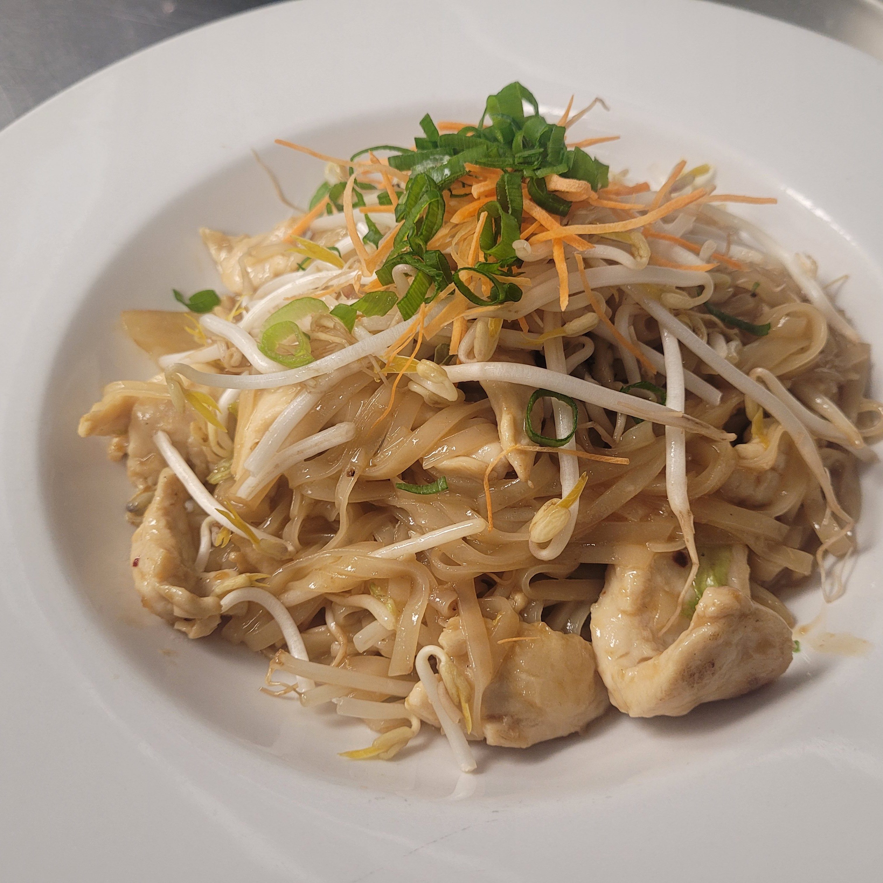 Gluten-Free Lo Mein (China) Rice Noodles.