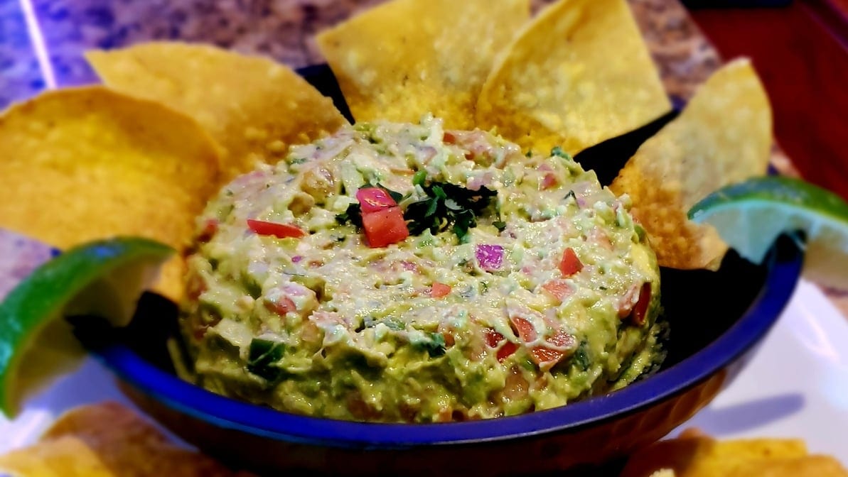 HOUSE GUACAMOLE.