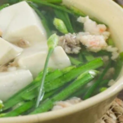 Chives and Tofu Soup - Canh He Dau Hu.