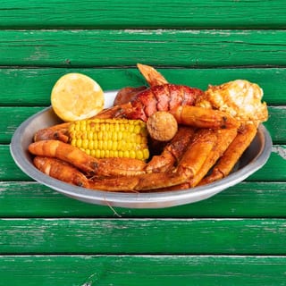 CAPTAIN'S CHOICE COMBO Includes with ( Corns Or Potatoes (2pcs) and Sausage (1/2)