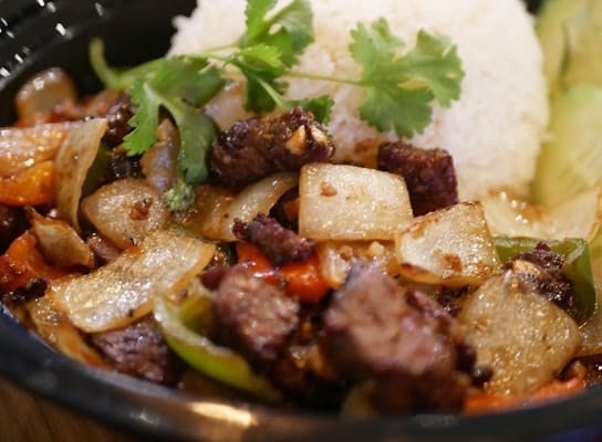 SHAKEN BEEF W/RICE.