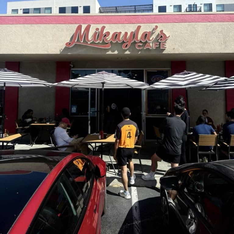 Mikayla's Cafe – Tasman Drive📍