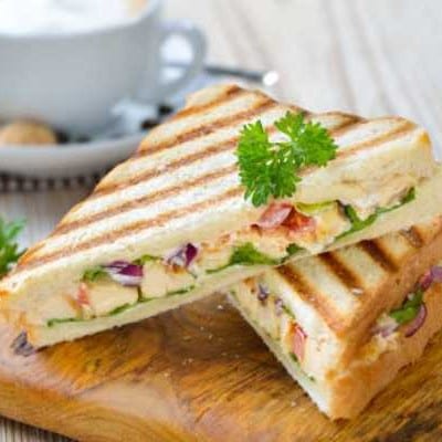 GRILLED CHICKEN SANDWICH.