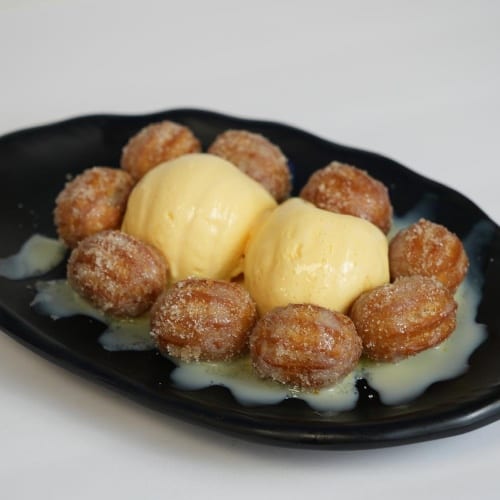 Churro With Cajeta & Ice Cream / Churro Con Cajeta & Nieve.