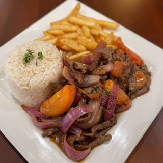 Beef Sauteed Platter / Lomo Saltado