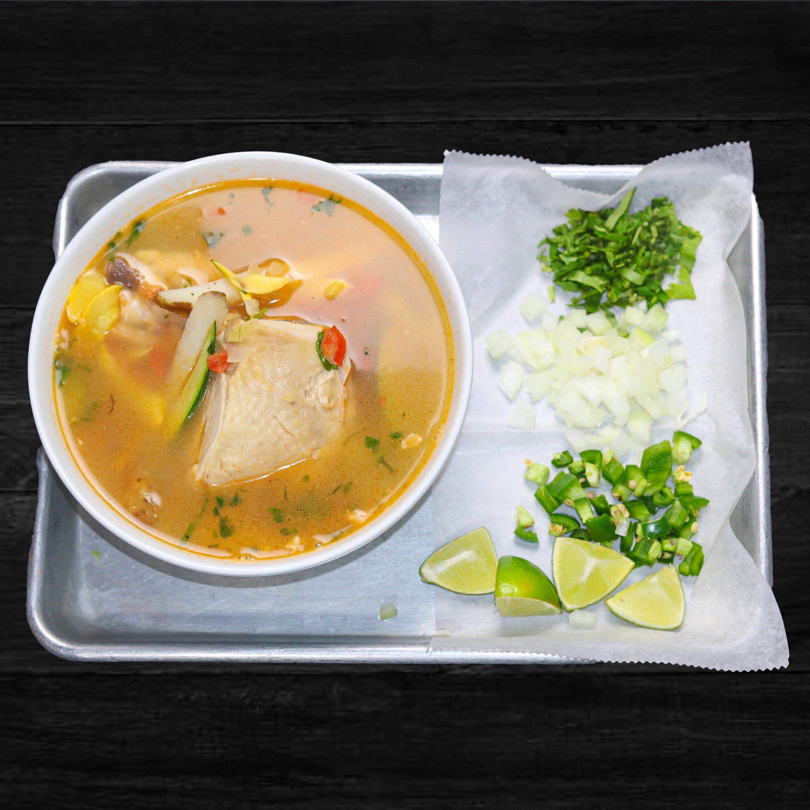 Caldo de pollo/ Chicken soup.