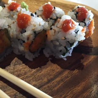 Spicy Salmon Roll w/ Mango