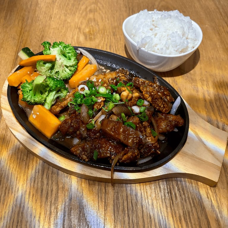 Fresh Poke Bowls: Sushi-Inspired Seafood Delights