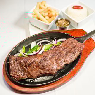 Grilled Skirt Steak / Entraña a la Parrilla
