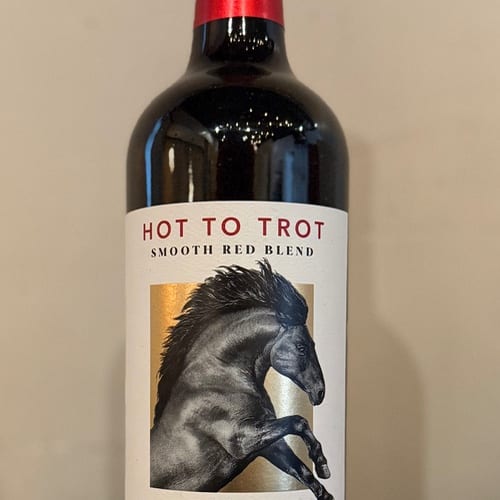 14 Hands Hot to Trot Red Blend bottle.