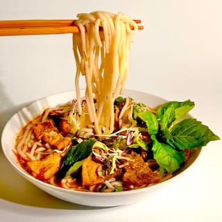 E3. Hue Spicy Noodle (Bún Huế)