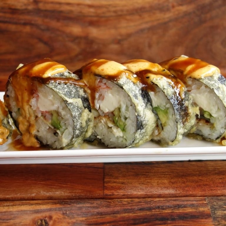 Delicious Salmon Roll: A Sushi Favorite