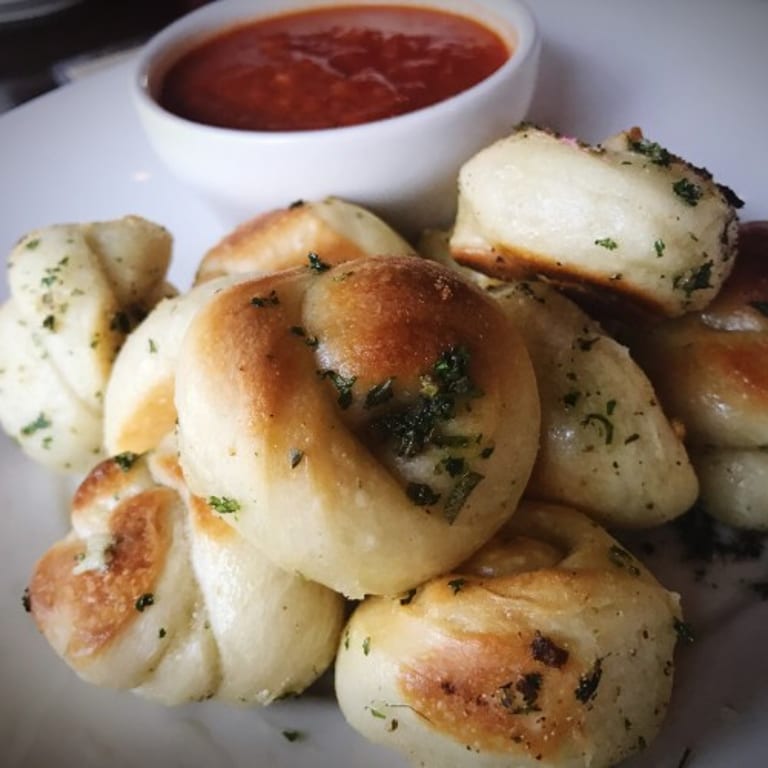 Delicious Garlic Knots: A Must-Try Italian Appetizer