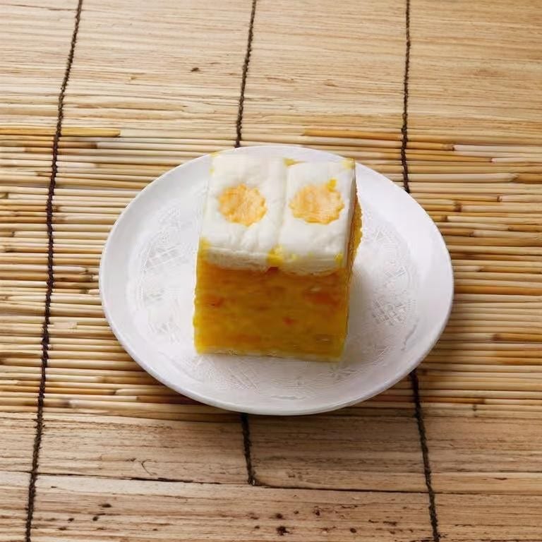 Thousand Layered Sweet Cake / 花心千層糕.