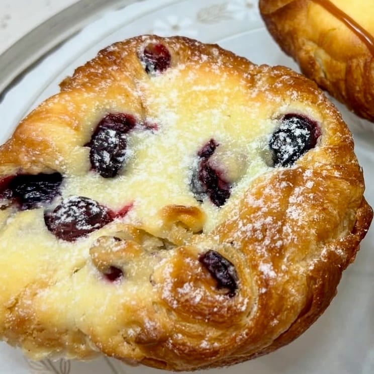 Blueberry Cheese Cruffin.
