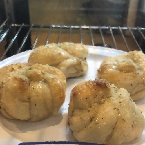 Garlic Knots (4 Pieces per order).