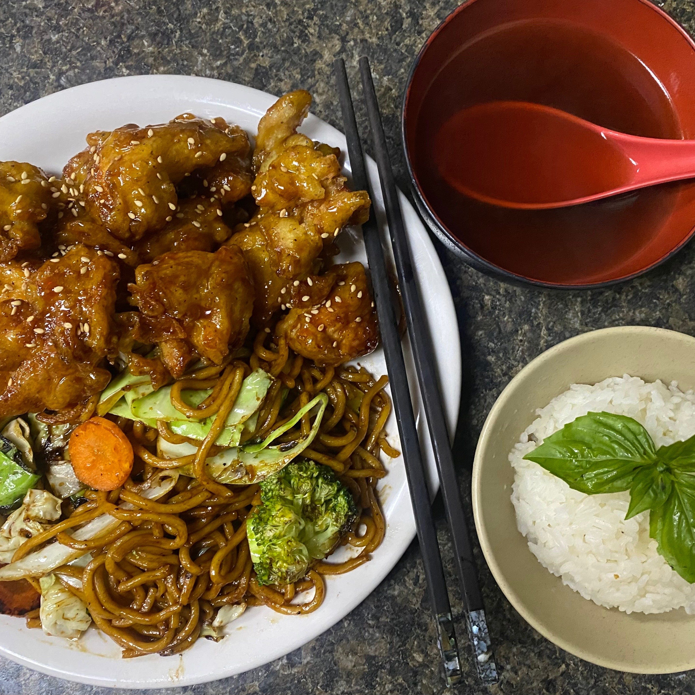 Yummy Chicken Lunch Special.