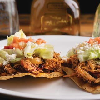 47. Tostadas De Tinga