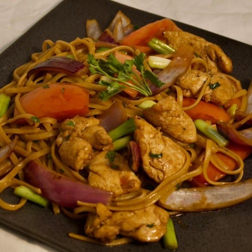 Tallarin Saltado de Pollo.