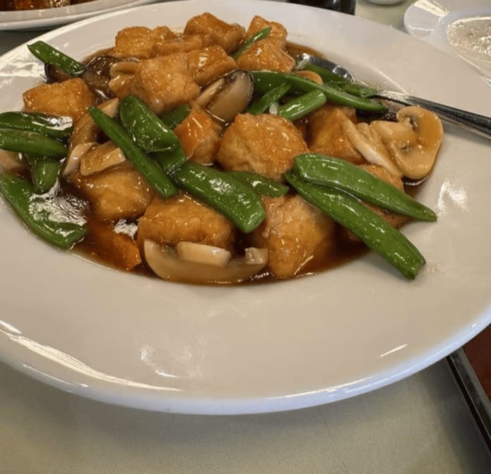 Braised Tofu with Mushroom / 金针菇扒玉子豆腐.