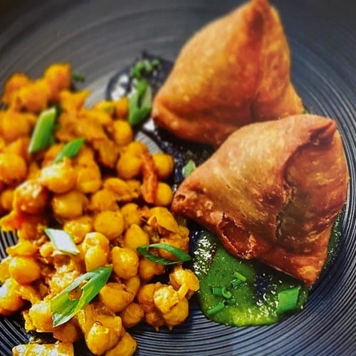 Vegs Samosa/Chana.