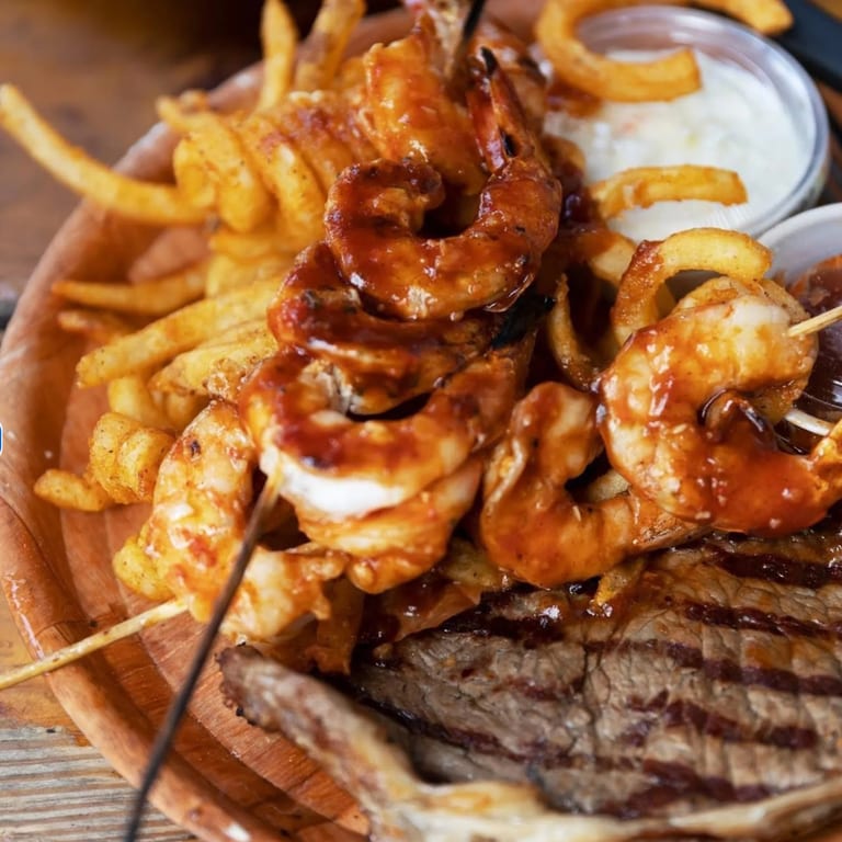 We Now Offer Catering! 🍕🍝🍷