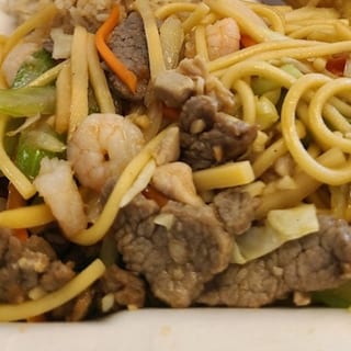 Young Chow Combo Lomein (Soft Noodles)
