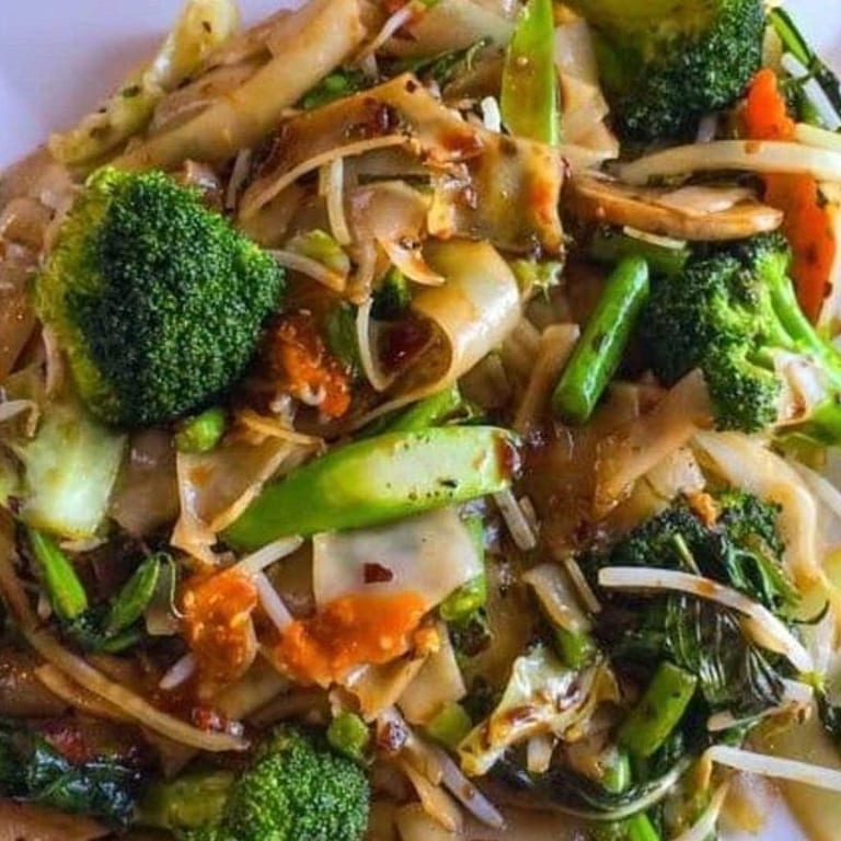 Delicious Fried Noodles: Thai and Asian Fusion
