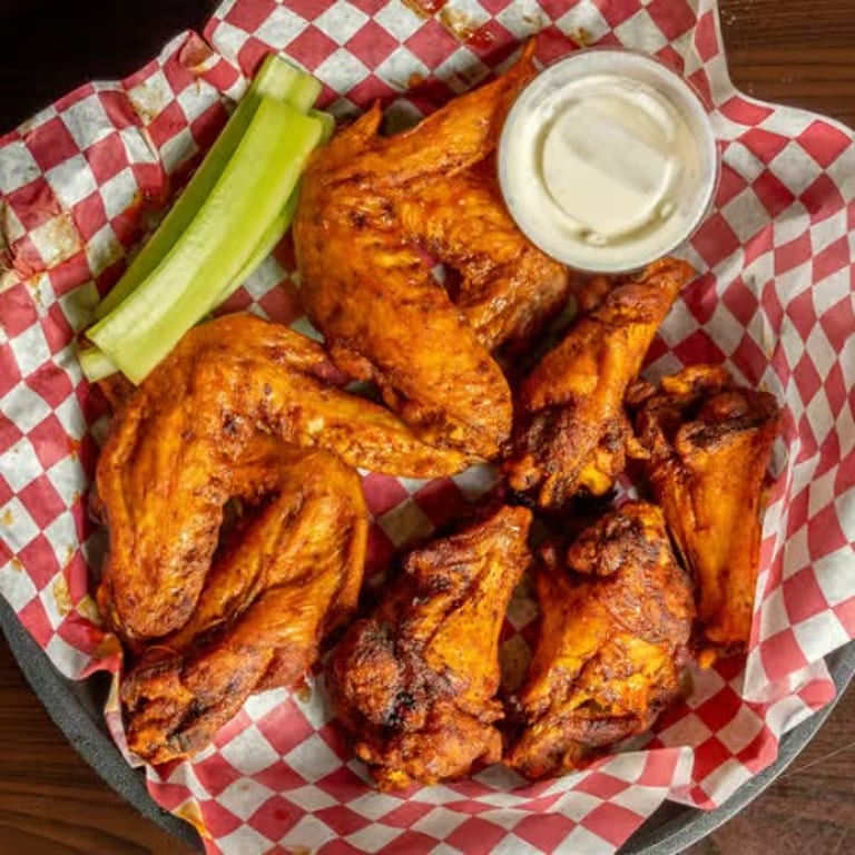 Classic American Eats: Cheesesteak, Burgers, Wings