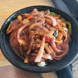 Stir Fried Mongolian Beef Chow Fun / 蒙古牛肉炒河