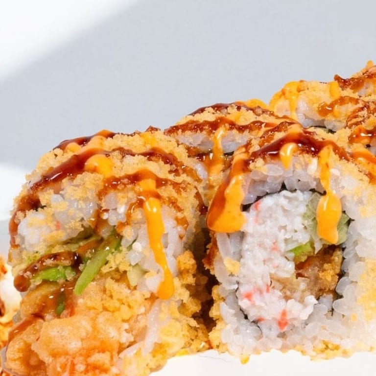 Spicy Salmon Roll: A Sushi Sensation