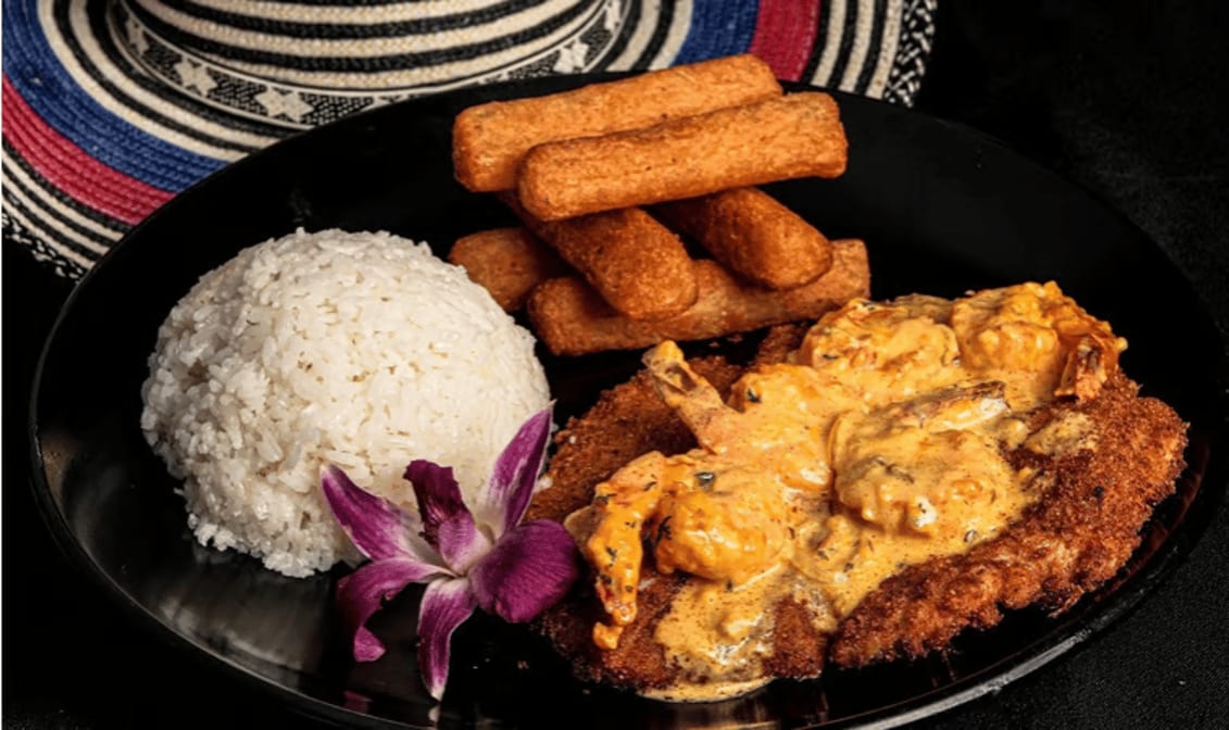 Tilapia en Salsa de Camarones.