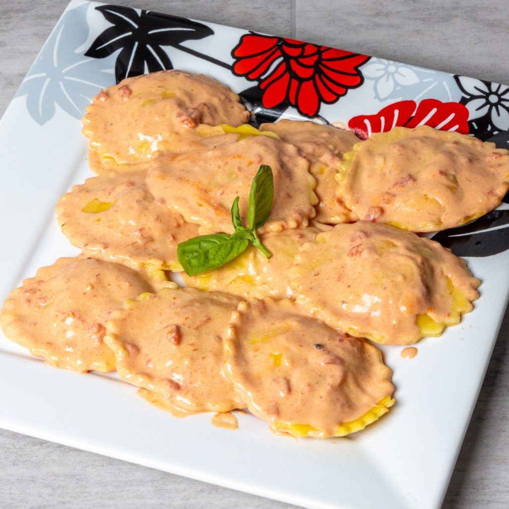 Cheese ravioli with sauce.