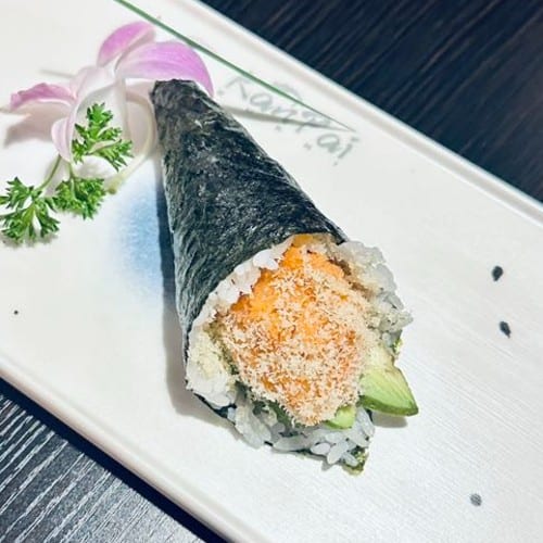 Spicy Salmon Handroll🌶🐟.