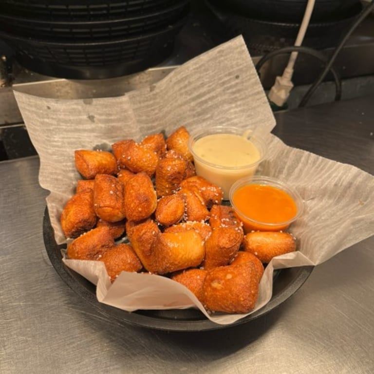 Delicious Cheeseburgers: A Local Favorite