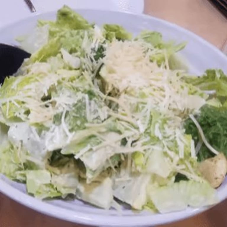 Classic Caesar Salad: Fresh and Flavorful