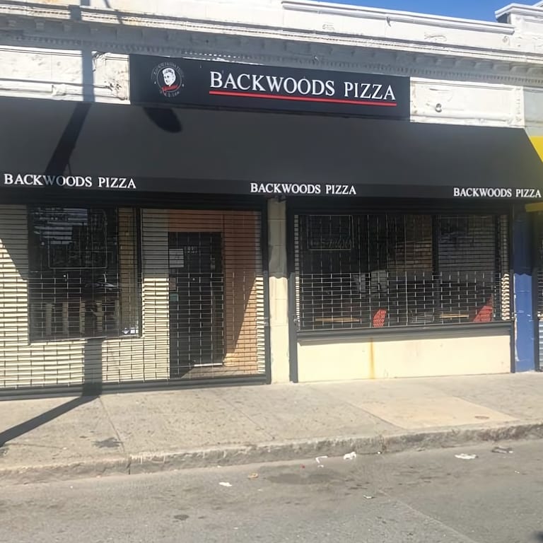 Convenient Location and Hours ⏰