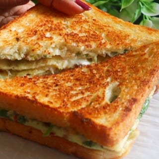 Spicy Omelette with Bread