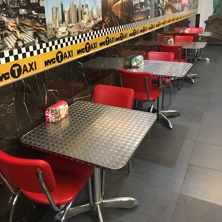 A Casual Spot to Enjoy Real New York Pizza