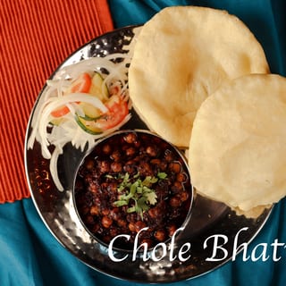 Peshwari Chole Bhatura